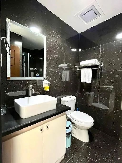 Sheryll Escapes - 214 La Grande, Comfy Hotel Amenities With Netflix! 앙헬레스 필리핀