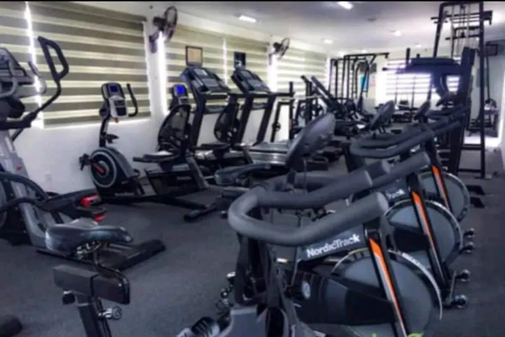 Sheryll Escapes - 214 La Grande, Comfy Hotel Amenities With Netflix! 앙헬레스 0*,  필리핀